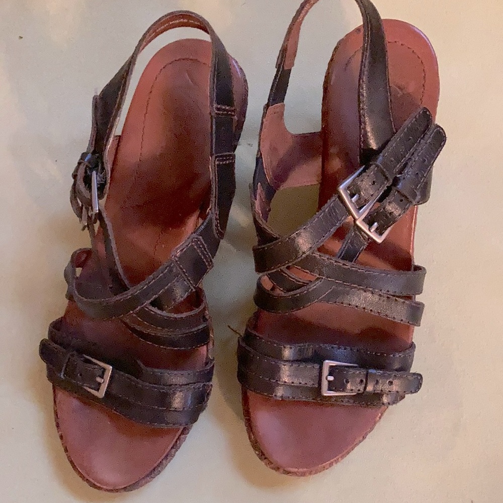 Women’s leather wedge strappy sandals - size 7